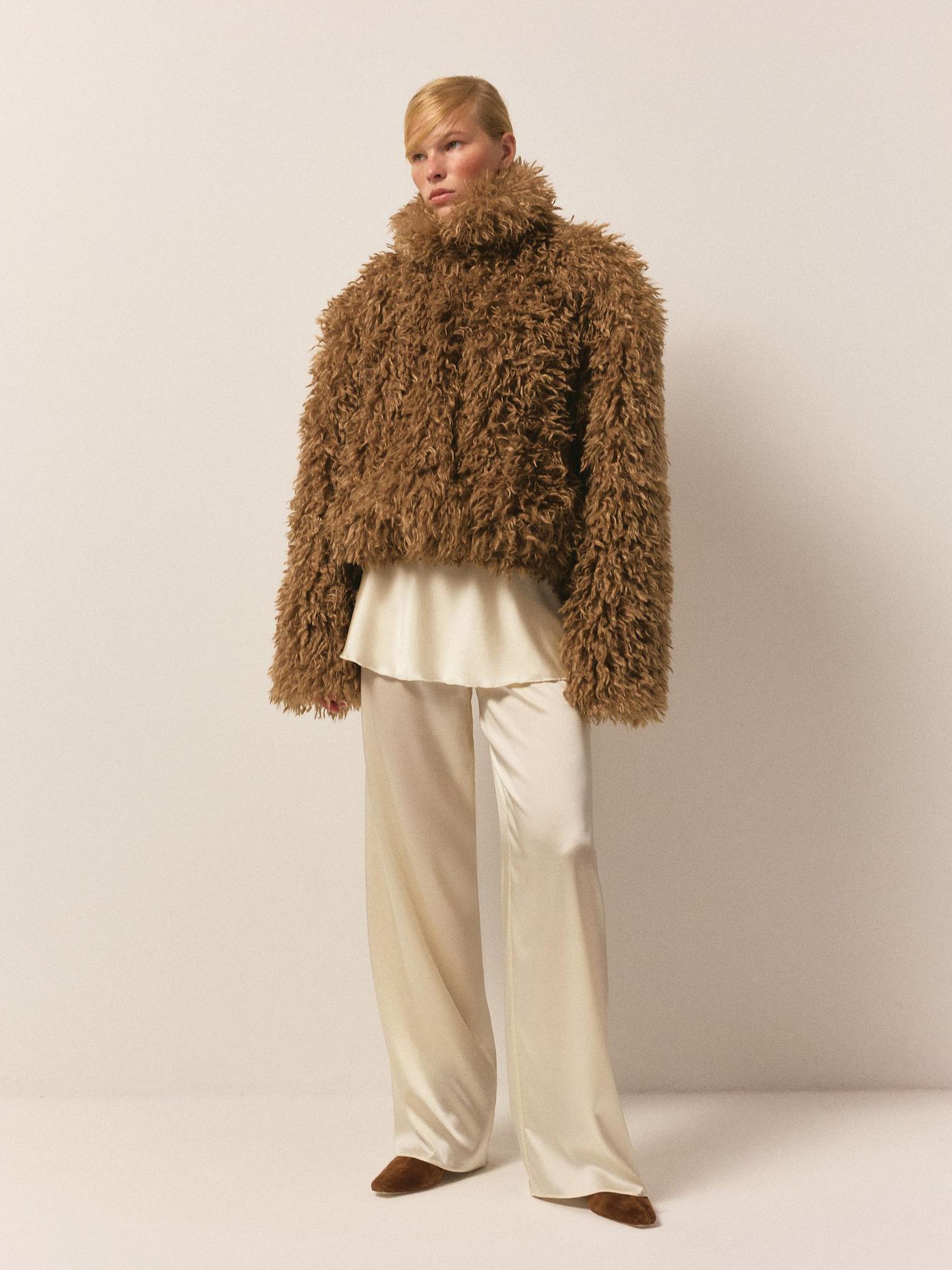 Шуба из эко-меха ламы